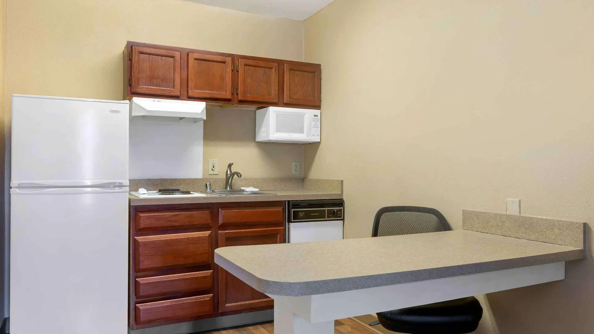 Extended Stay America Select Suites - Phoenix - Airport - E Oak St Hotel